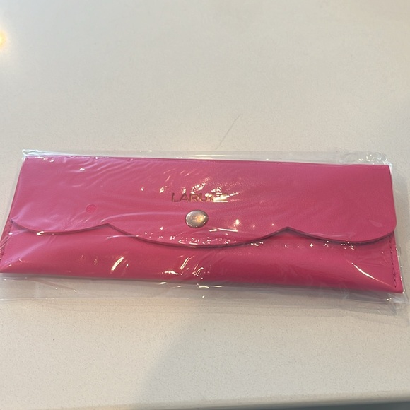 NEW Laruce Beauty Kayla 4 brush set - Picture 2 of 2